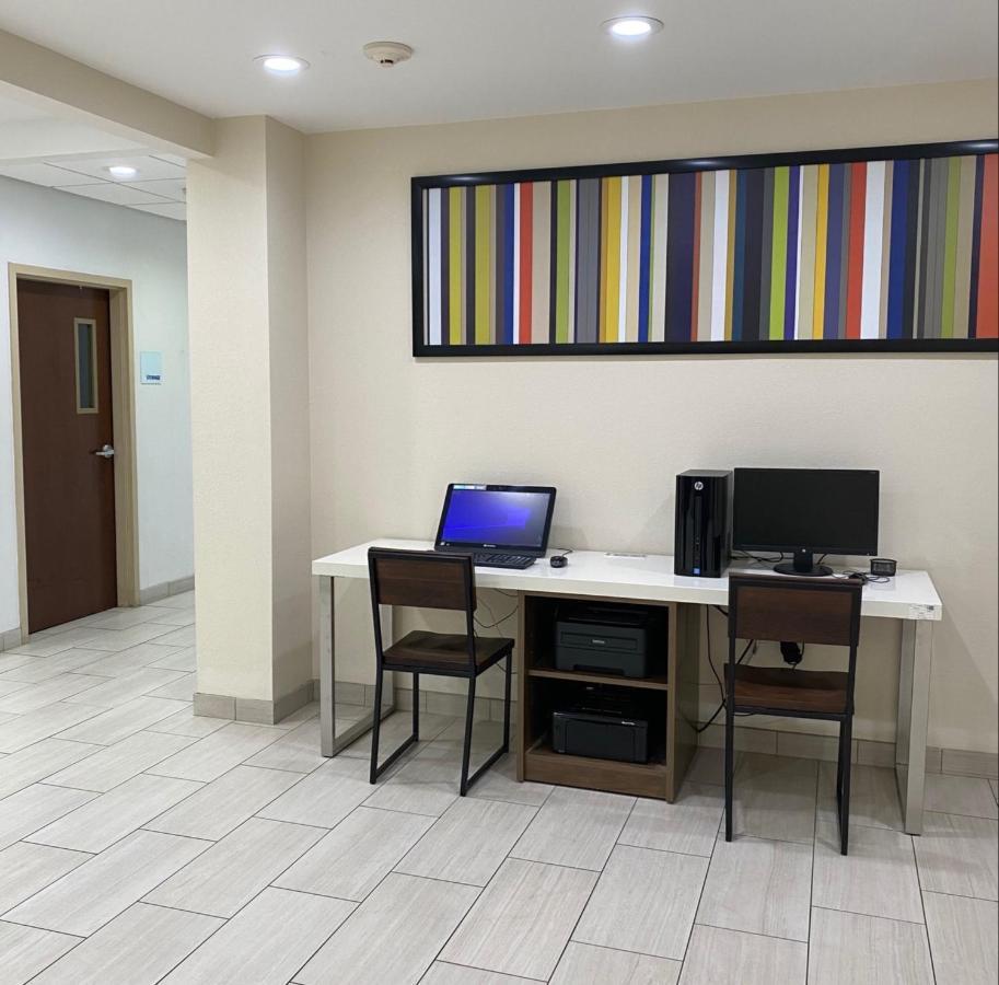 Holiday Express & Hope Mills-fayetteville Airport By Ihg Hotel 2*
