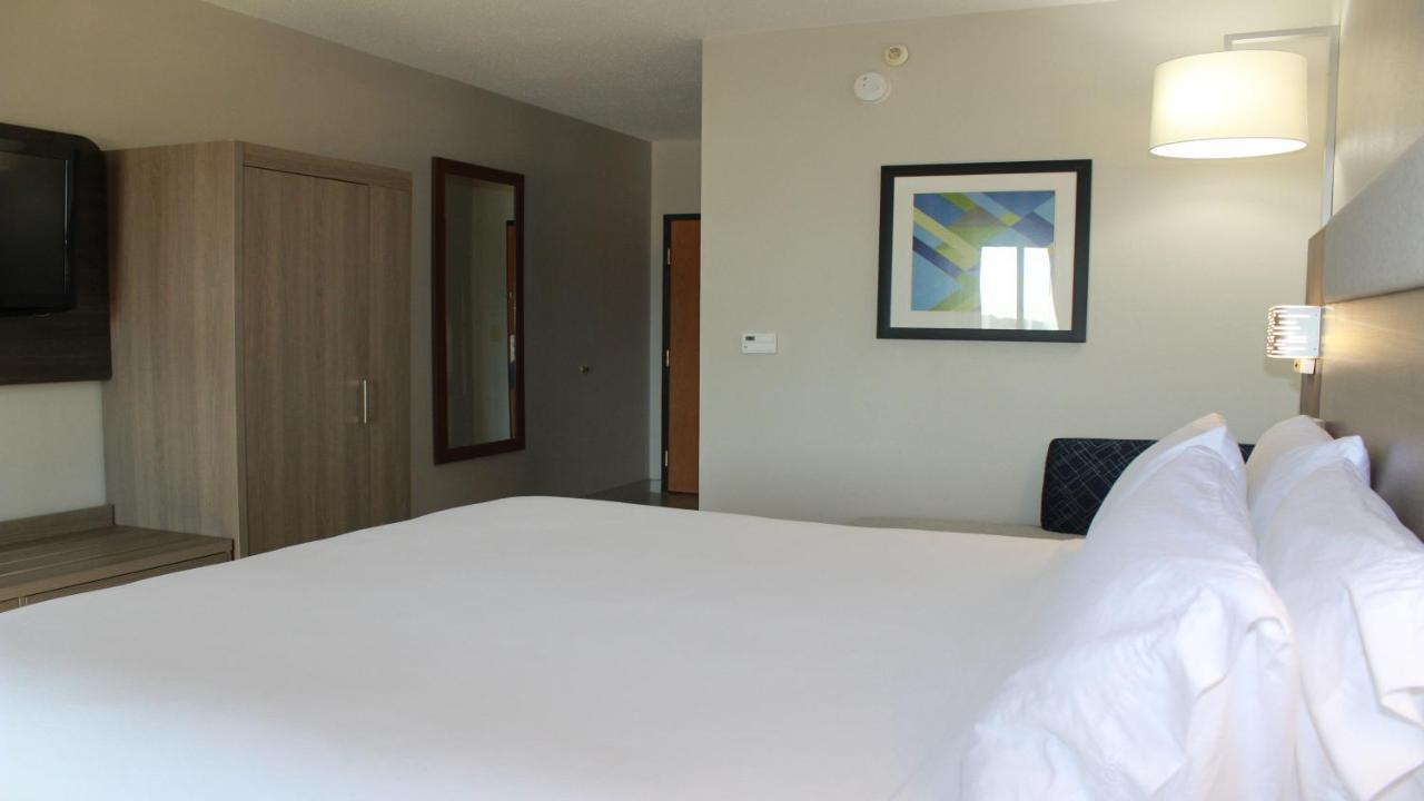 Holiday Express & Hope Mills-fayetteville Airport By Ihg 2*